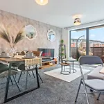 Desert Oasis - Monthly Stays - Netflix & Free Parking -