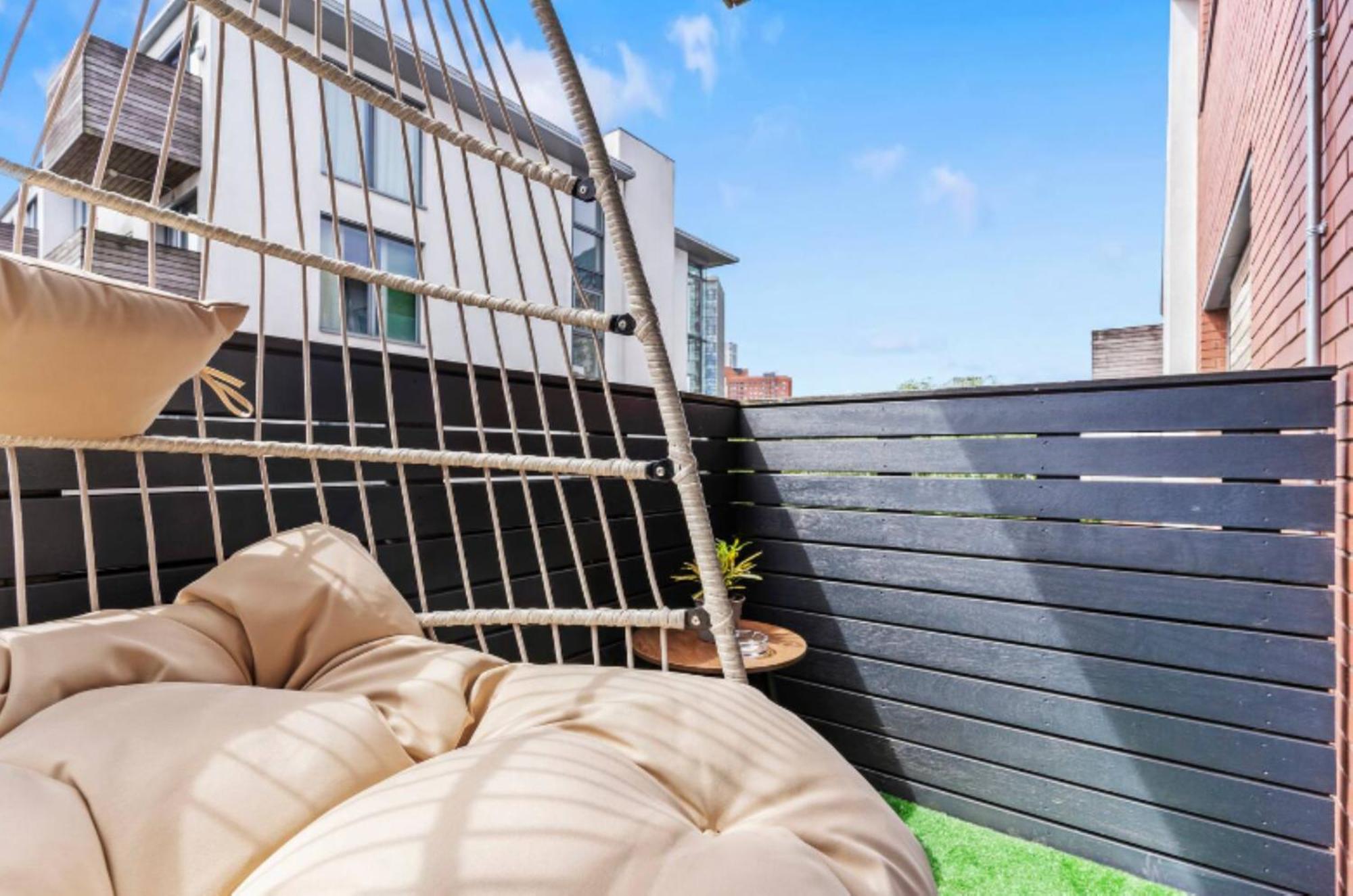 Desert Oasis - Monthly - Netflix & Free Parking - * Birmingham