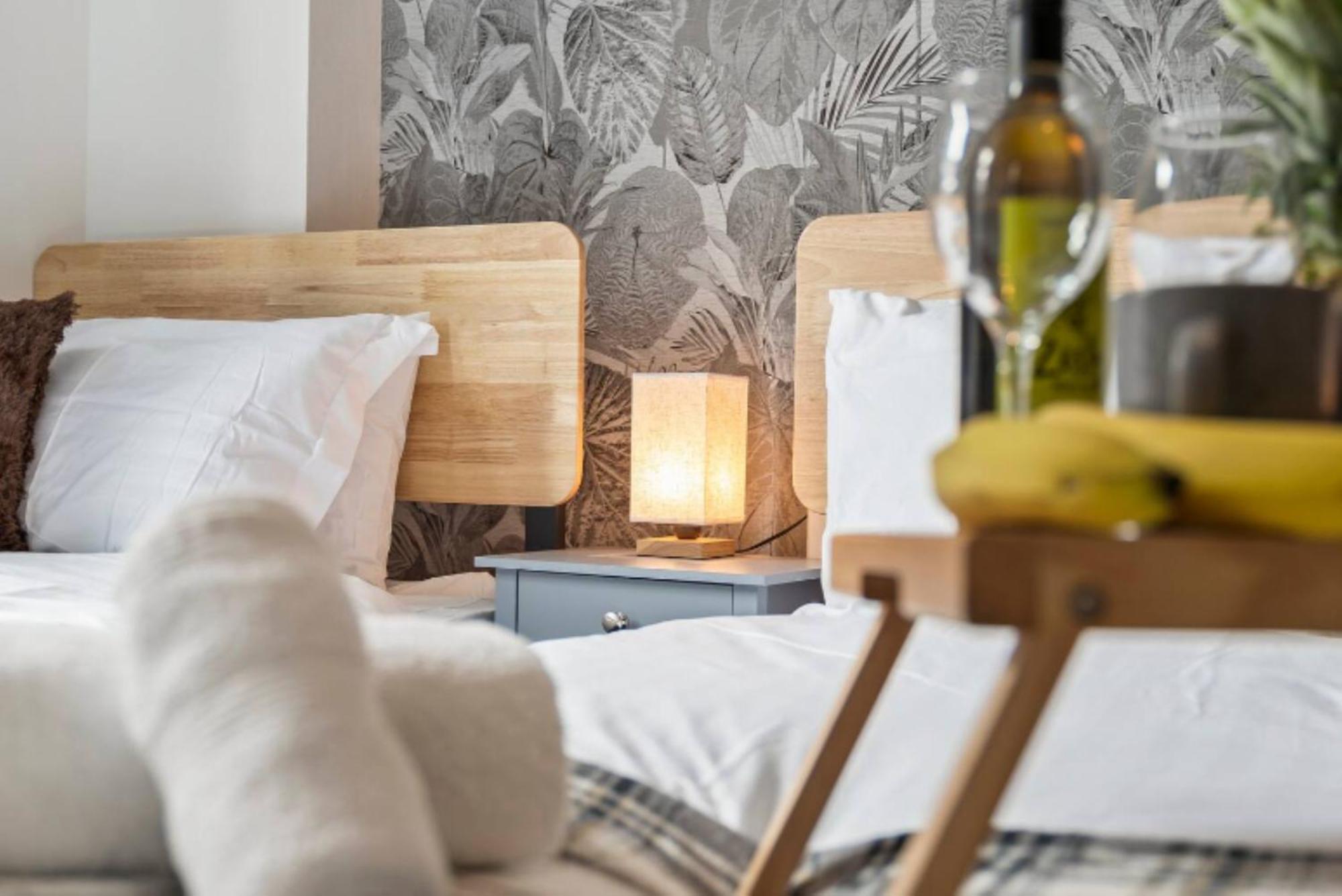 Desert Oasis - Monthly - Netflix & Free Parking - Apartment *