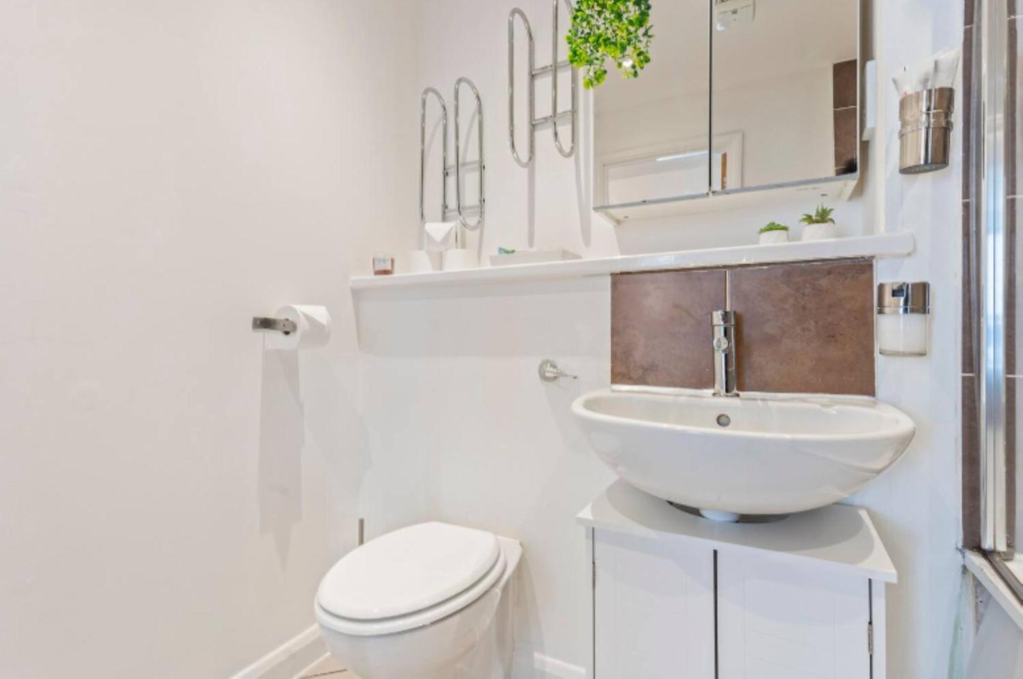Apartment Desert Oasis - Monthly - Netflix & Free Parking -