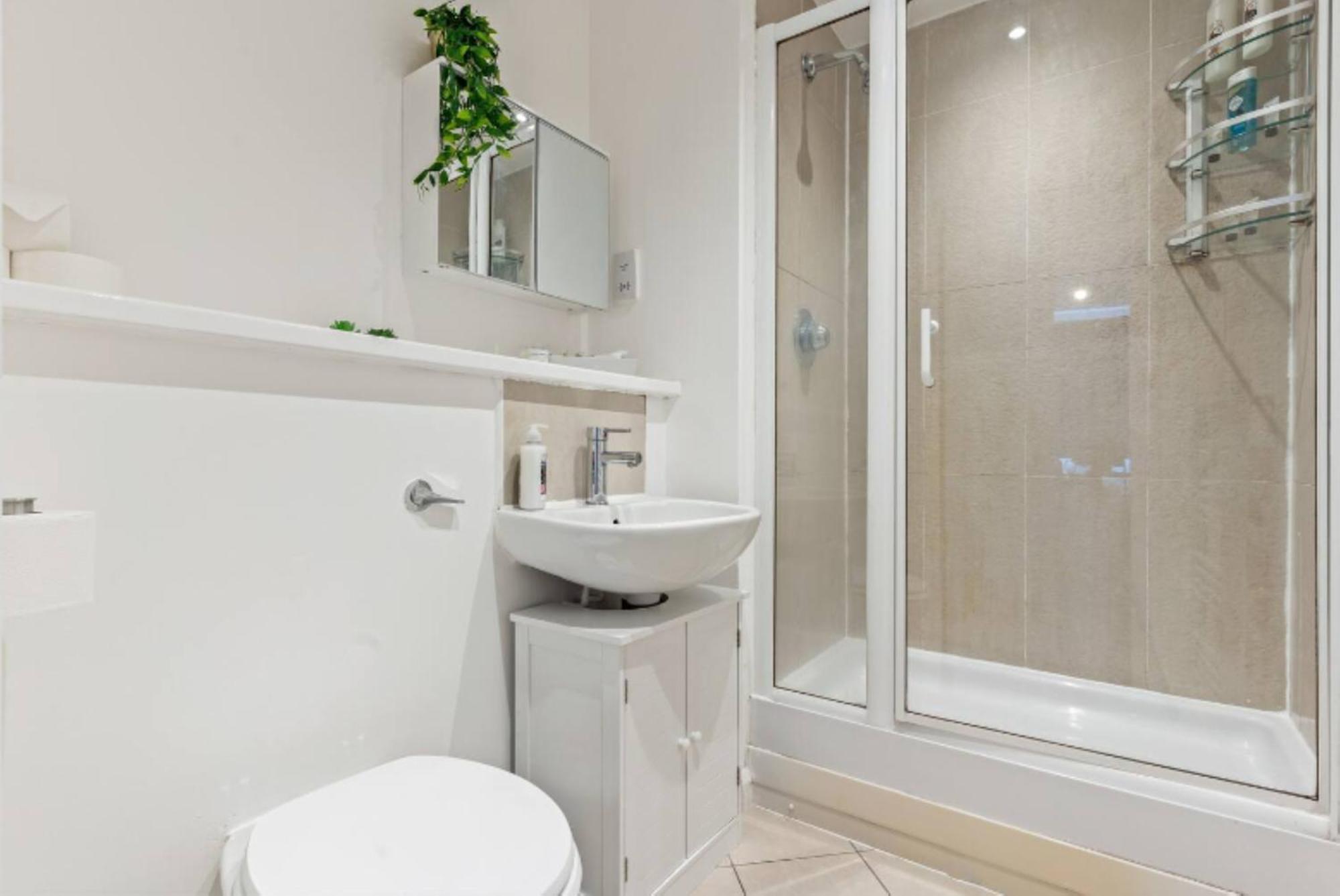 Apartment Desert Oasis - Monthly - Netflix & Free Parking -