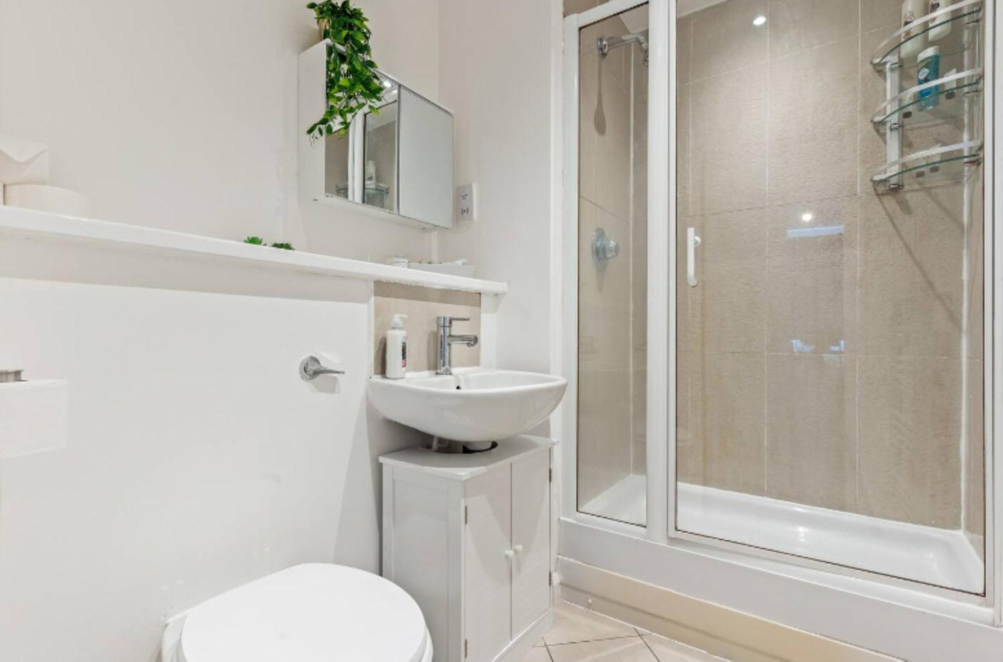 Apartment Desert Oasis - Monthly - Netflix & Free Parking - *