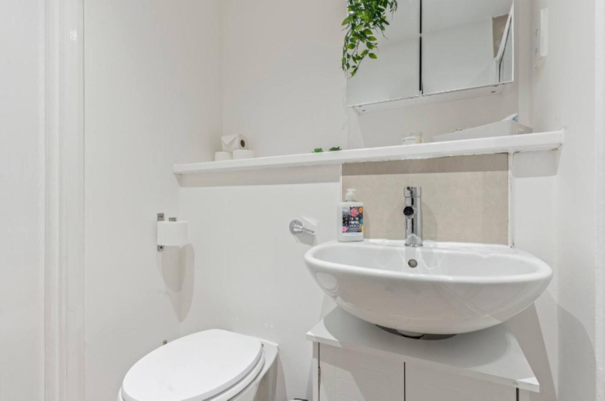 Apartment Desert Oasis - Monthly - Netflix & Free Parking - *