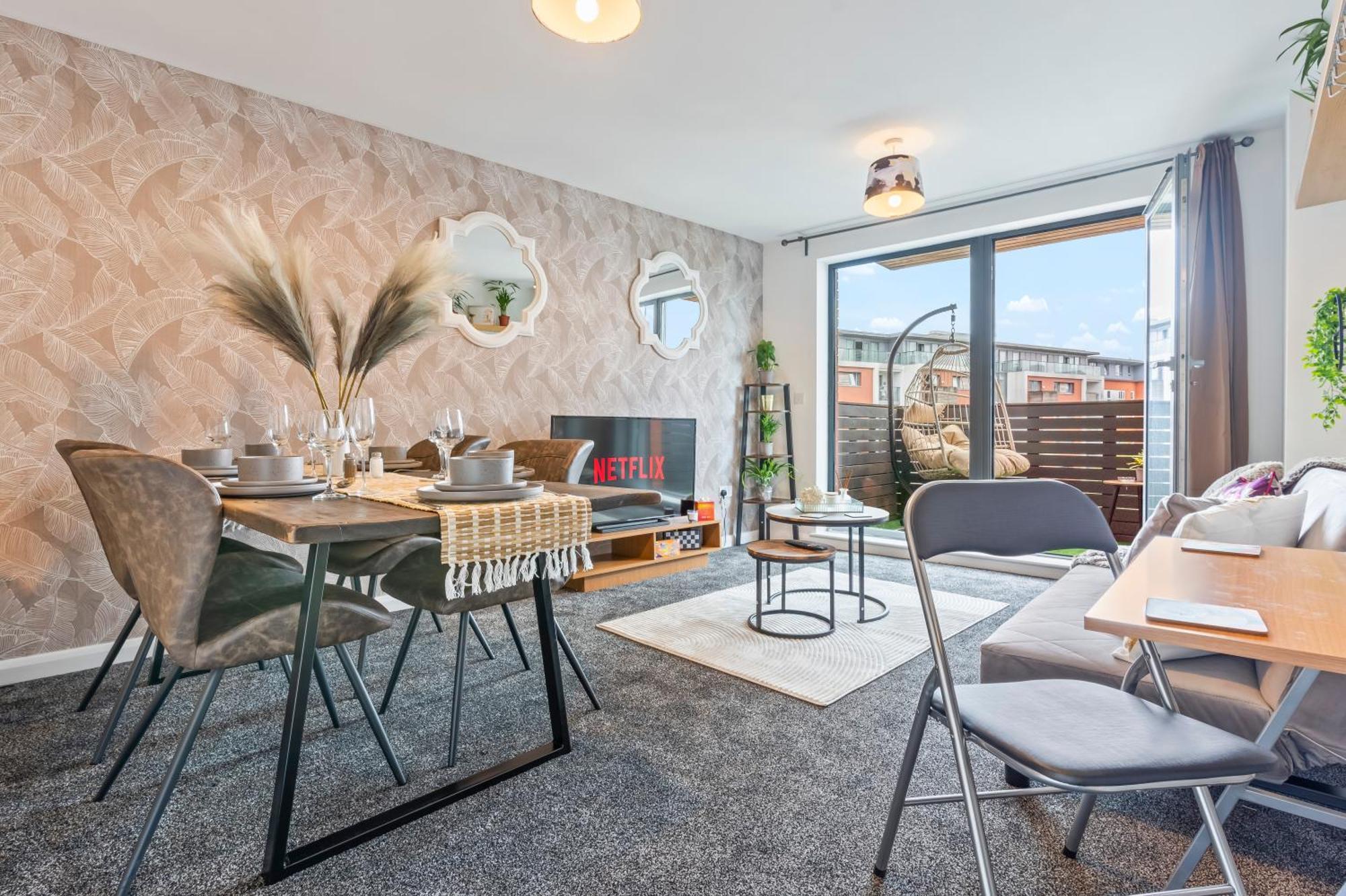 Desert Oasis - Monthly - Netflix & Free Parking - * Birmingham