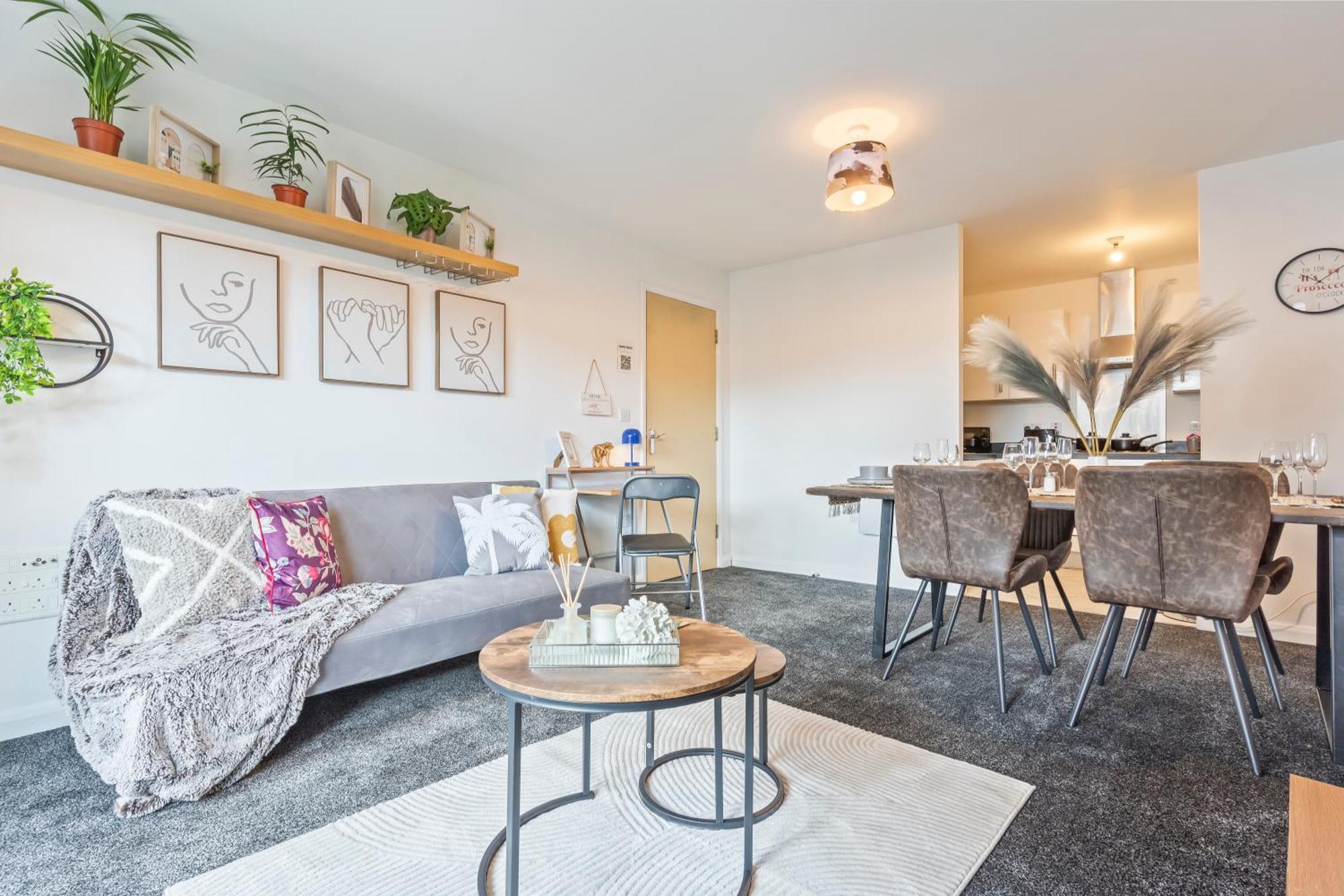 Desert Oasis - Monthly - Netflix & Free Parking - Apartment *